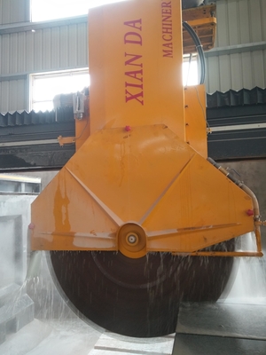 Mesin pemotong blok tengah tipe berat untuk memotong slab tebal dan curbstone