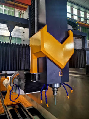 Mesin Ukiran Kolom CNC 4 sumbu presisi tinggi 7.5kw