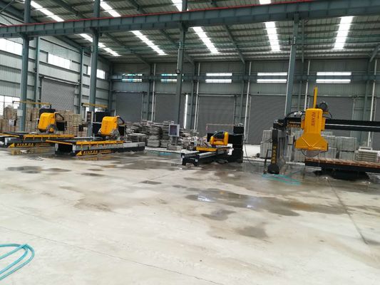 Mesin pemotong kecepatan tinggi CNC Linear Profiling untuk memotong balustres persegi
