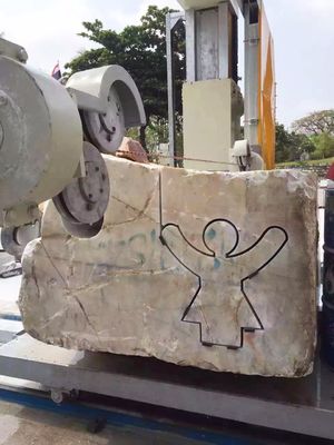 Tabel 360° Mesin gergaji kawat berlian berputar untuk pemotongan batu yang tepat