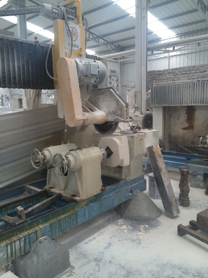 Precision Dua Pcs Metal Column Cutting Machine Untuk Roadblock, Pilar