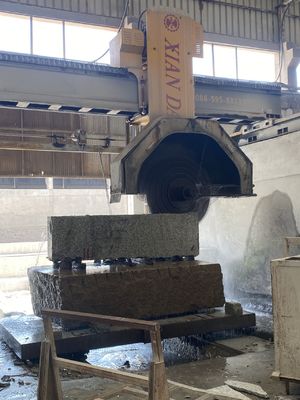 Mesin pemotong jembatan CNC dengan gerakan meja otomatis