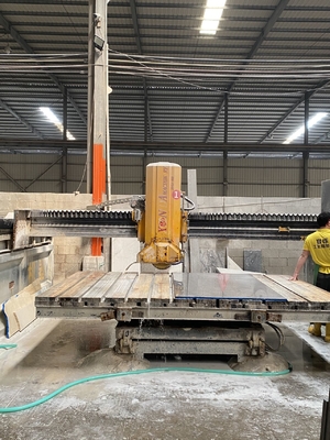 Mesin Pemotong Jembatan Otomatis Dengan Sistem Keamanan Pasokan Listrik AC Dan Diameter Bilah 2200-2800mm