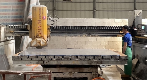 Mesin Pemotong Jembatan Otomatis Dengan Sistem Keamanan Pasokan Listrik AC Dan Diameter Bilah 2200-2800mm