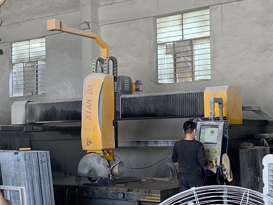 Mesin pemotong jembatan 5100kg dengan gerakan meja otomatis 15m3/H konsumsi air