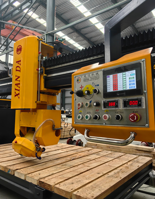 PLC Integrated Bridge Cutting Machine dengan sudut miring 0-85° untuk papan