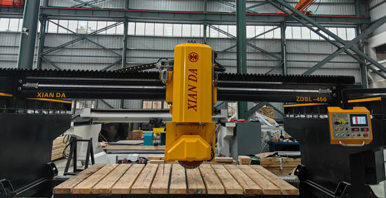 PLC Integrated Bridge Cutting Machine dengan sudut miring 0-85° untuk papan