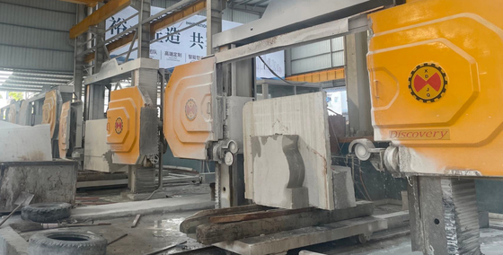Mesin gergaji kawat berlian 5 sumbu CNC dengan meja kerja berputar 360 ° untuk bentuk 3D