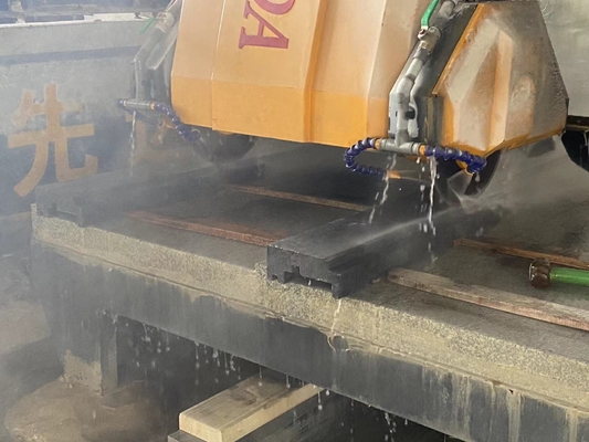 Mesin pemotong dan penggilingan linier 3 sumbu CNC otomatis