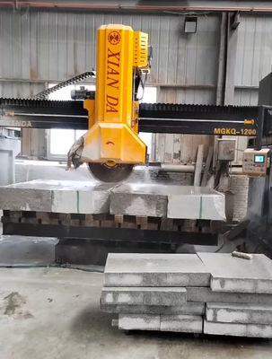Mesin pemotong blok tengah 4 kolom untuk batu kerikil