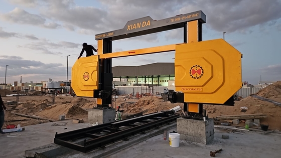 CE bersertifikat 11kw Motor Utama 4 Axis Mesin CNC untuk Mesin Cepat dan Tepat