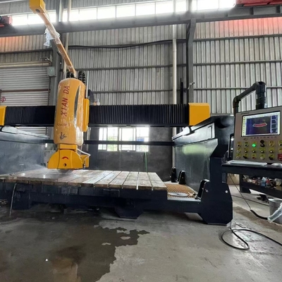 Sistem Keamanan 8000kg CNC 5-Axis Bridge Cutting Machine Untuk Manufaktur Superior
