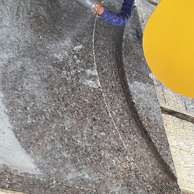 Memotong presisi dengan mesin pemotong batu 5 sumbu dan perjalanan angkat maksimum 500mm