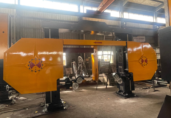 Mesin Pemotong Kawat Berlian Kompak CNC 360° Poros Berputar untuk Pemotongan Bahan yang Tepat