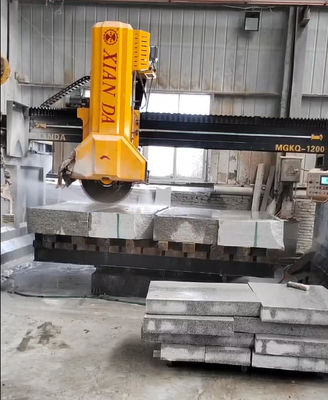 Mesin Pemotong Blok Pertengahan Berkecepatan Tinggi Empat Kolom dengan 29/37kw Daya Bruto untuk Pemotongan Presisi