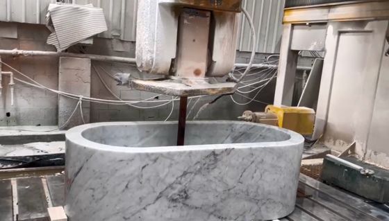 Mesin Pemotong Gergaji Jembatan Router CNC 5-Axis dengan Kontrol Simultan 5-Axis, Spindel BT40 20 kW, dan Desain Meja Hibrida