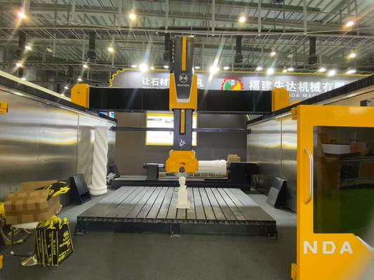 Mesin Pemotong Gergaji Jembatan Router CNC 5-Axis dengan Kontrol Simultan 5-Axis, Spindel BT40 20 kW, dan Desain Meja Hibrida