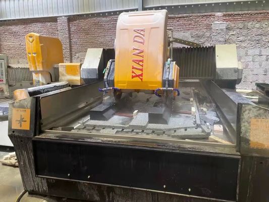 Mesin pemotong CNC linier 3 sumbu dengan daya 220V 15kw motor utama dan 21,5kw daya bruto untuk pagar granit