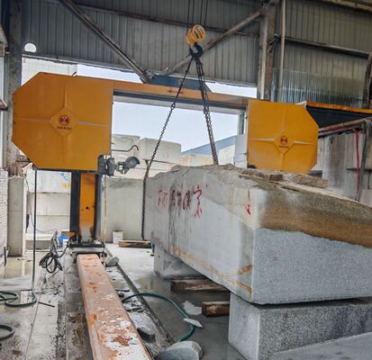 Gantry Movable Heavy Duty Diamond Wire Saw Machine dengan ukuran pemrosesan maksimum 3500*3500*2200mm dan kontrol CNC/PLC untuk pemotongan batu presisi tinggi