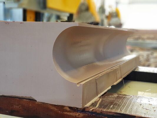 Mesin gergaji kawat berlian CNC 4-Axis dengan meja servo-rotary 360 °