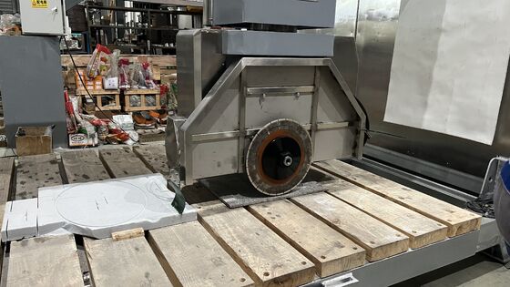 Pemotong Batu Jembatan 5 Sumbu dengan Sistem DDX Italia Mata Gergaji 900mm dan Akurasi Pemotongan ±0,1 mm