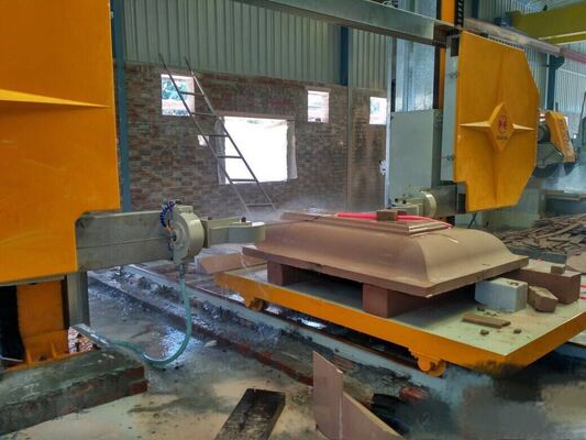 4-Axis CNC Diamond Wire Saw Machine Dengan 360° Servo-Rotary Table 16-Surface Slideway Dan 28 Rolling-Wheel Lift Untuk Granit Marmer