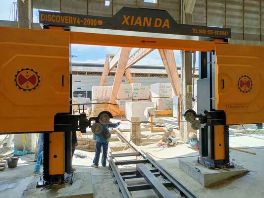 Mesin Gergaji Kawat Berlian CNC 4-Axis dengan Meja Putar Servo 360°, Jalur Geser 16 Permukaan, dan Pengangkat Roda Bergulir 28 untuk Marmer & Granit