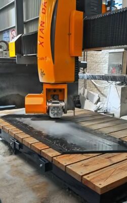Mesin Pemotong Gergaji Jembatan 5 Sumbu dengan Tenaga Utama 15kw dan Pergerakan Meja Otomatis
