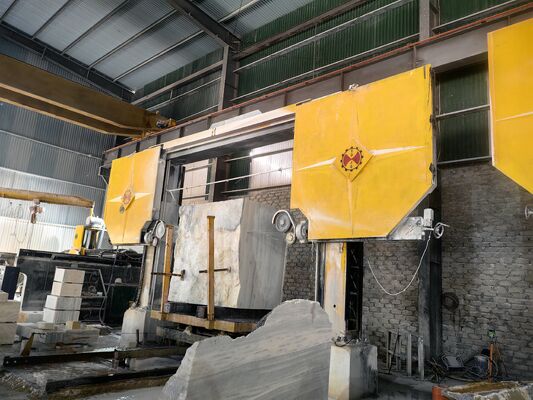Mesin gergaji kawat berlian CNC dengan gerobak berputar 360 ° Diameter roda 1600mm dan konsumsi air 4m3/h