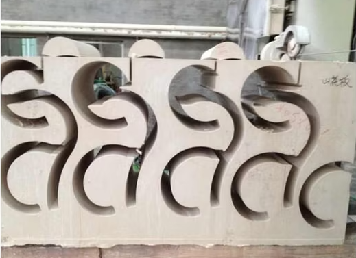 Mesin Gergaji Kawat Berlian CNC Presisi Tinggi XIANDA CNC-2500SA dengan Kapasitas Beban 20 Ton dan Meja Putar Servo 360 Derajat untuk Pemrofilan Batu