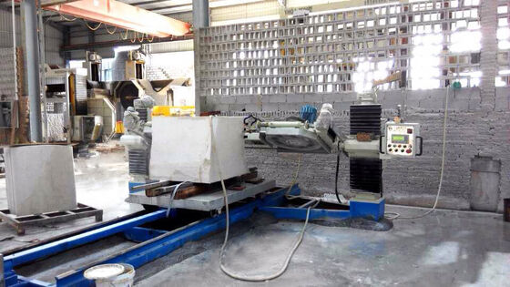 Mesin Gergaji Kawat Berlian CNC 5 Sumbu dengan Motor Utama 11kw untuk Pemrosesan Batu 2600 * 3000 * 1500