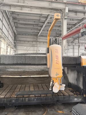 Mesin pemotong gergaji jembatan CNC 5 sumbu dengan putaran pisau 360 ° untuk pengolahan batu 3200x2000mm