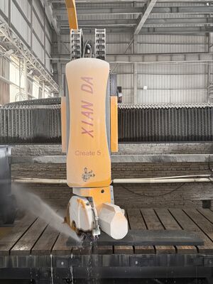 Mesin pemotong gergaji jembatan CNC 5 sumbu dengan putaran pisau 360 ° untuk pengolahan batu 3200x2000mm
