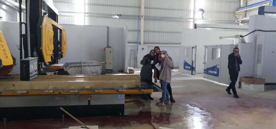 Mesin Gergaji Kawat Berlian CNC 4-Axis dengan Meja Putar Servo 360° dan Kapasitas Beban 20 Ton untuk Pemotongan Batu