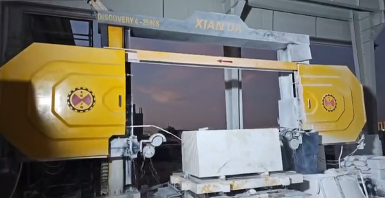 Xianda 4-Axis CNC Diamond Wire Saw Machine dengan 360 ° Servo-Rotary Table dan 20 Ton Kapasitas Beban untuk Pemotongan Batu