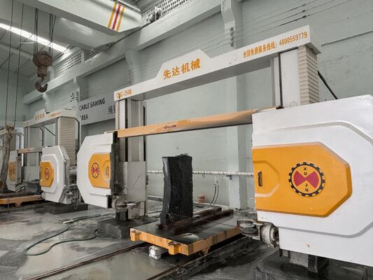 Mesin gergaji kawat berlian CNC dengan meja berputar 360 ° dan spindle 15KW untuk presisi pemotongan tinggi
