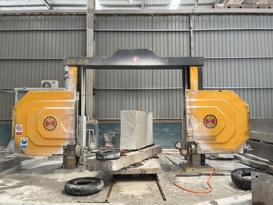 High Cutting Precision CNC Diamond Wire Saw Machine dengan Struktur Slideway 16 Permukaan dan 4-Axis Linkage